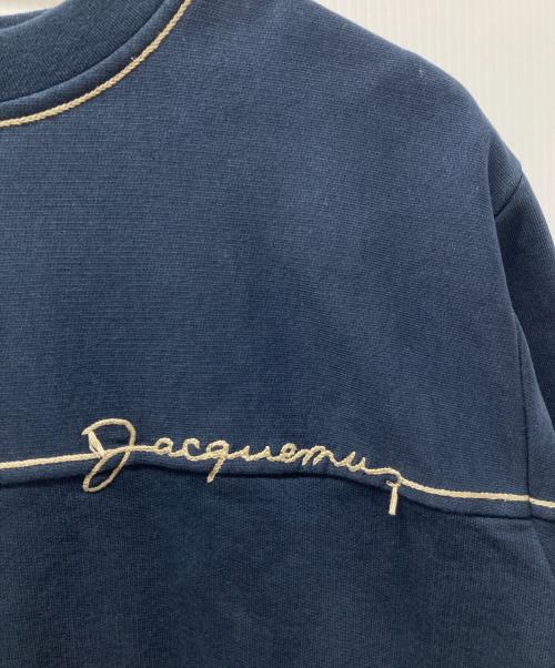 jacquemus（ジャックムス）jacquemus (ジャックムス) Fio Blue Embroidered Logo Sweatshirt/ロゴ刺繍クルーネックスウェット ネイビー サイズ:Sの古着・服飾アイテム
