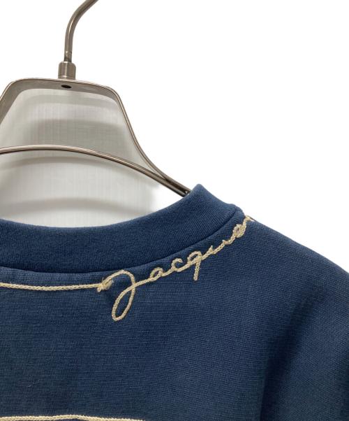 jacquemus（ジャックムス）jacquemus (ジャックムス) Fio Blue Embroidered Logo Sweatshirt/ロゴ刺繍クルーネックスウェット ネイビー サイズ:Sの古着・服飾アイテム