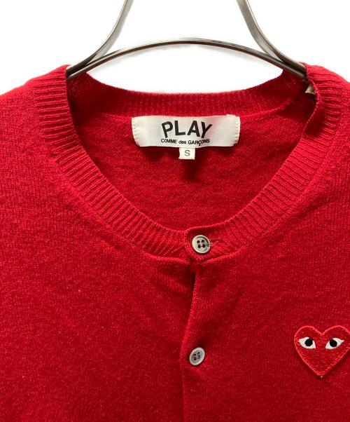 PLAY COMME des GARCONS（プレイコムデギャルソン）PLAY COMME des GARCONS (プレイコムデギャルソン) ハートロゴ刺繍ニットカーディガン レッド サイズ:Ｓの古着・服飾アイテム