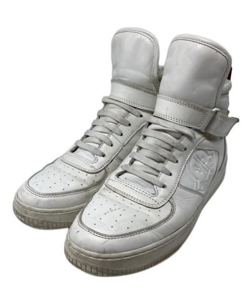 MONCLER（モンクレール）MONCLER (モンクレール) ロゴ型押しハイカットスニーカー ホワイト サイズ:SIZE 42の古着・服飾アイテム
