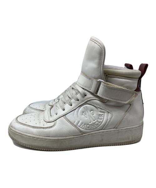 MONCLER（モンクレール）MONCLER (モンクレール) ロゴ型押しハイカットスニーカー ホワイト サイズ:SIZE 42の古着・服飾アイテム