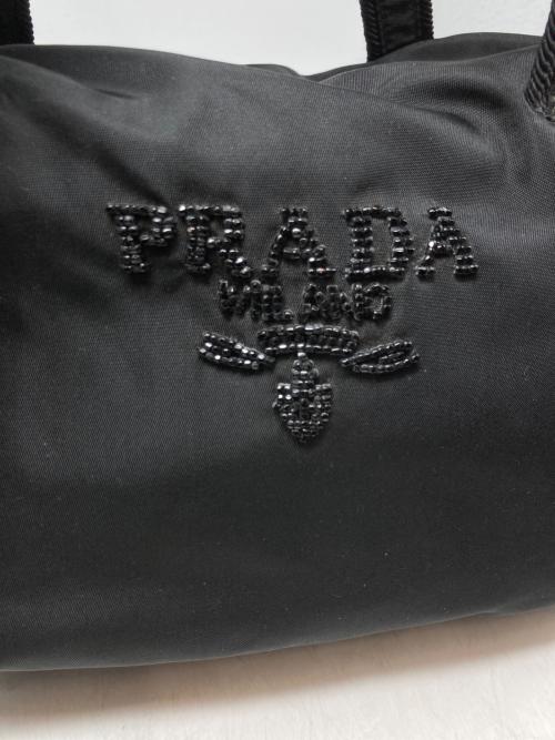 PRADA（プラダ）PRADA (プラダ) ビーズロゴハンドバッグ ブラックの古着・服飾アイテム