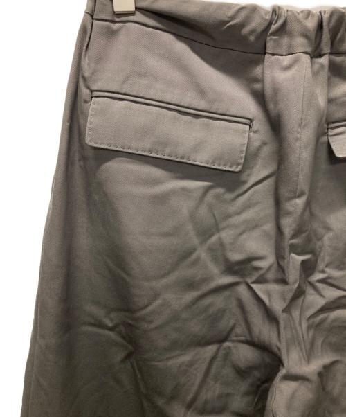 THE RERACS（ザ リラクス）THE RERACS (ザ リラクス) THE EASY SLACKS WIDE グレー サイズ:46の古着・服飾アイテム