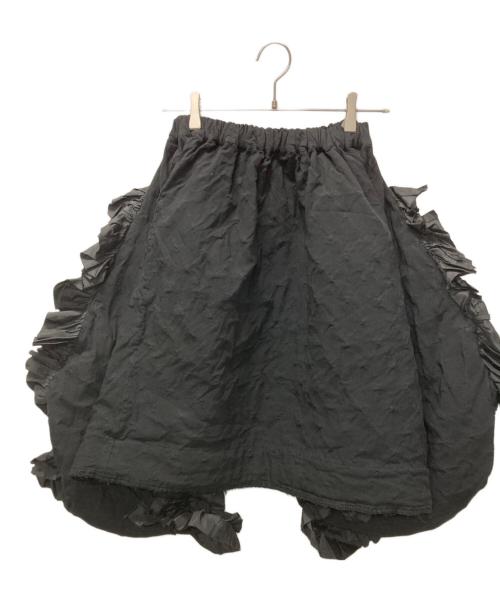COMME des GARCONS（コムデギャルソン）COMME des GARCONS (コムデギャルソン) キルティングフリル変形イージースカート ブラック サイズ:Ｓの古着・服飾アイテム