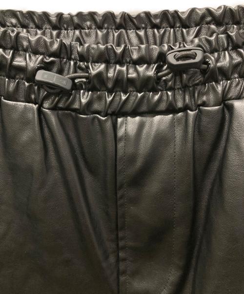 DIESEL（ディーゼル）DIESEL (ディーゼル) フェイクレザー ルーズフィットカーゴパンツ ブラック サイズ:38の古着・服飾アイテム