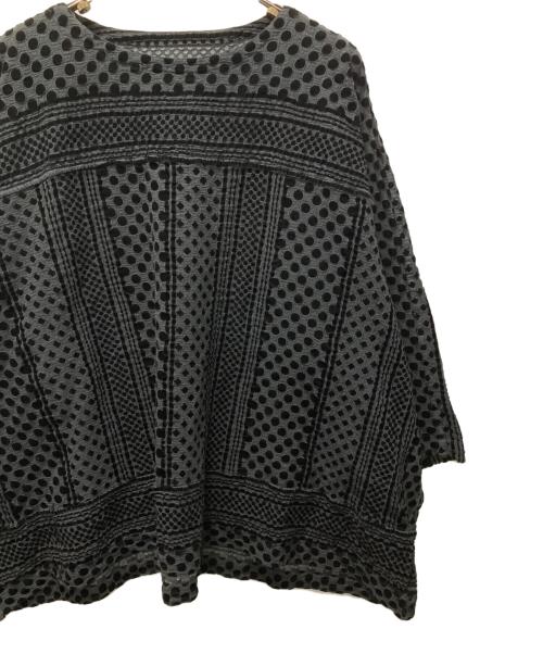 me ISSEY MIYAKE（ミーイッセイ ミヤケ）me ISSEY MIYAKE (ミーイッセイ ミヤケ) ランダムドットブラウス グレー×ブラック サイズ:表記無しの古着・服飾アイテム