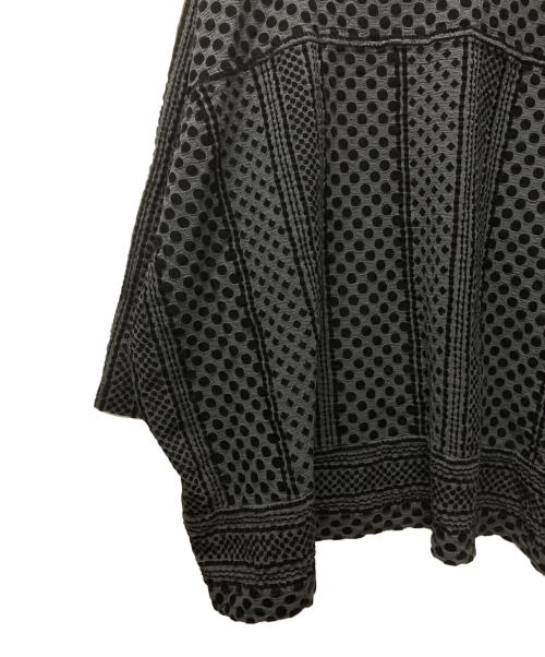 me ISSEY MIYAKE（ミーイッセイ ミヤケ）me ISSEY MIYAKE (ミーイッセイ ミヤケ) ランダムドットブラウス グレー×ブラック サイズ:表記無しの古着・服飾アイテム