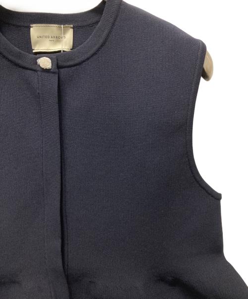 UNITED ARROWS TOKYO（ユナイテッドアローズトウキョウ）UNITED ARROWS TOKYO (ユナイテッドアローズトウキョウ) ペプラムニットベスト ネイビー サイズ:ｆｒｅｅ 未使用品の古着・服飾アイテム