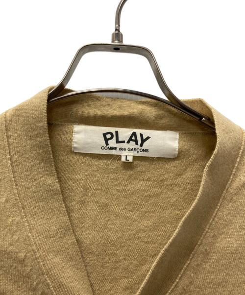 PLAY COMME des GARCONS（プレイコムデギャルソン）PLAY COMME des GARCONS (プレイコムデギャルソン) ハートワッペン ニットカーディガン ベージュ サイズ:Lの古着・服飾アイテム