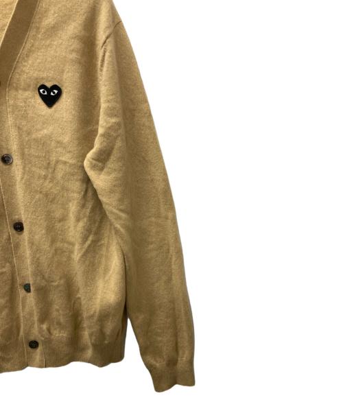 PLAY COMME des GARCONS（プレイコムデギャルソン）PLAY COMME des GARCONS (プレイコムデギャルソン) ハートワッペン ニットカーディガン ベージュ サイズ:Lの古着・服飾アイテム