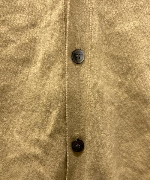 PLAY COMME des GARCONS（プレイコムデギャルソン）PLAY COMME des GARCONS (プレイコムデギャルソン) ハートワッペン ニットカーディガン ベージュ サイズ:Lの古着・服飾アイテム