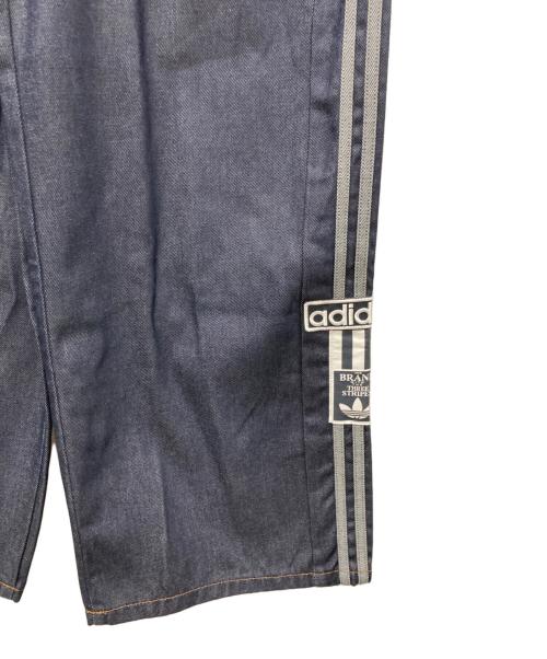 adidas（アディダス）adidas (アディダス) ミッドライズ ワイドレッグ デニムパンツ インディゴ サイズ:2730 未使用品の古着・服飾アイテム