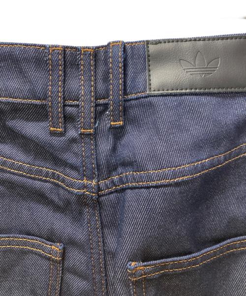 adidas（アディダス）adidas (アディダス) ミッドライズ ワイドレッグ デニムパンツ インディゴ サイズ:2730 未使用品の古着・服飾アイテム