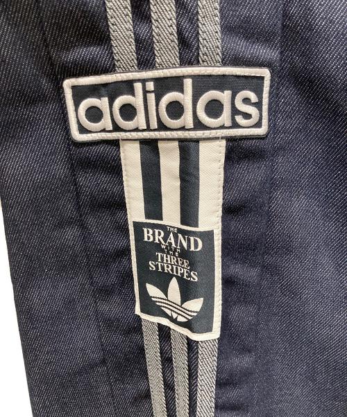 adidas（アディダス）adidas (アディダス) ミッドライズ ワイドレッグ デニムパンツ インディゴ サイズ:2730 未使用品の古着・服飾アイテム