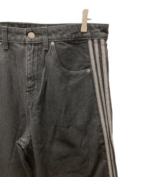 adidas（アディダス）adidas (アディダス) ファイヤーバード アディカラー デニム パンツ ブラック サイズ:33 未使用品の古着・服飾アイテム