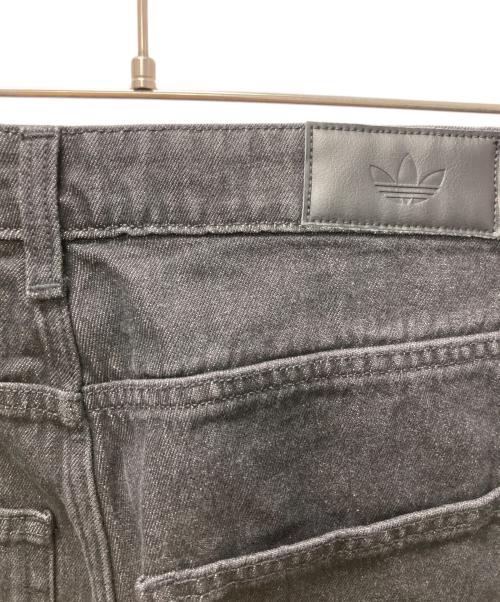 adidas（アディダス）adidas (アディダス) ファイヤーバード アディカラー デニム パンツ ブラック サイズ:33 未使用品の古着・服飾アイテム