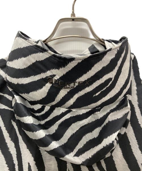 THE NORTHFACE PURPLELABEL（ザ・ノースフェイス パープルレーベル）THE NORTHFACE PURPLELABEL (ザ・ノースフェイス パープルレーベル) PERTEX Zebra Print Mountain Wind Parka ホワイト×ブラック サイズ:Mの古着・服飾アイテム