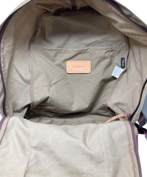 arts&crafts（アーツ・アンド・クラフツ）arts&crafts (アーツ・アンド・クラフツ) ACUTE DAYPACK ベージュの古着・服飾アイテム