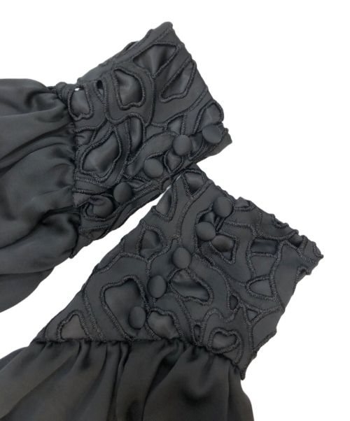 Lily Brown（リリーブラウン）Lily Brown (リリーブラウン) カットワークサテンドレス ブラックの古着・服飾アイテム