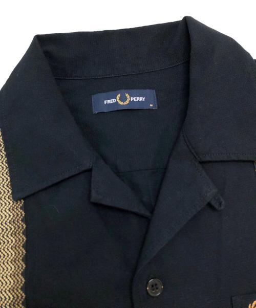 FRED PERRY（フレッドペリー）FRED PERRY (フレッドペリー) Tape Detail Revere Collar Shirt ブラック サイズ:Mの古着・服飾アイテム
