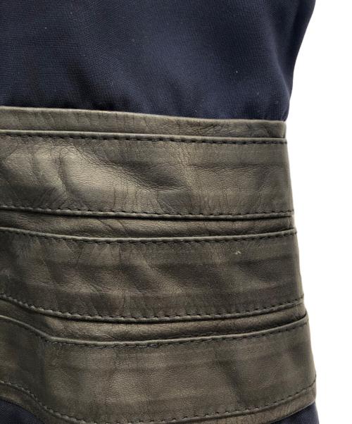 DIESEL Black Gold（ディーゼル ブラック ゴールド）DIESEL Black Gold (ディーゼル ブラック ゴールド) レザー切替ノースリーブワンピース ネイビー サイズ:40の古着・服飾アイテム