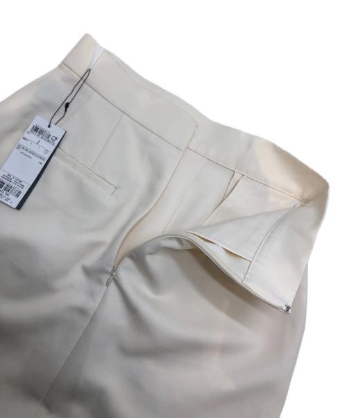 uncrave（アンクレイヴ）uncrave (アンクレイヴ) スリットスカート ホワイト サイズ:2 未使用品の古着・服飾アイテム