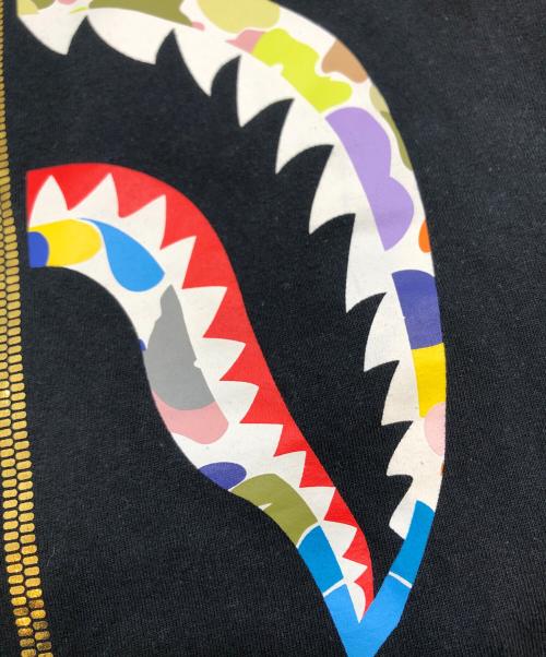 BAPE BY A BATHING APE（ベイプバイアベイシングエイプ）BAPE BY A BATHING APE (ベイプバイアベイシングエイプ) MULTI CAMO SHARK TEE ブラック サイズ:XSの古着・服飾アイテム