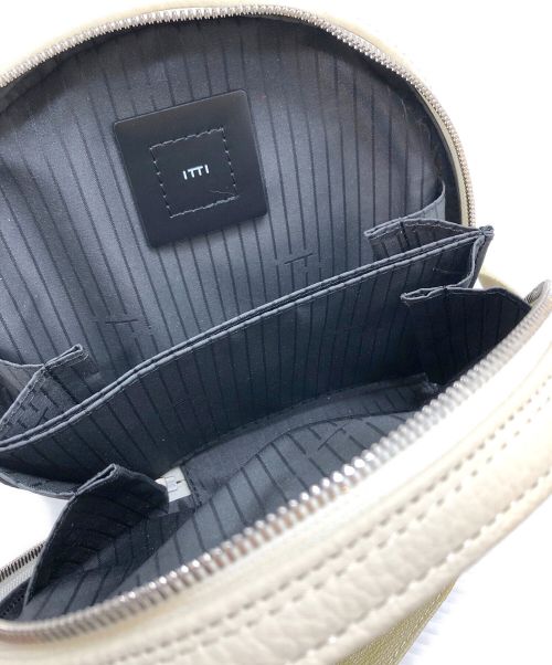 ITTI（イッチ）ITTI (イッチ) ショルダーバッグ アイボリーの古着・服飾アイテム