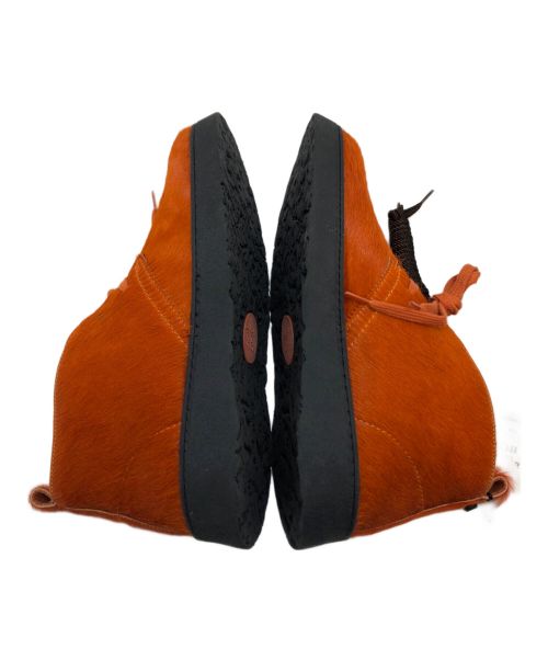 CLARKS（クラークス）CLARKS (クラークス) ZARA (ザラ) ハラコチャッカーブーツ オレンジ サイズ:27 未使用品の古着・服飾アイテム