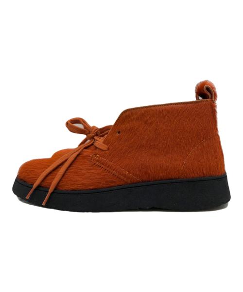 ZARA（ザラ）ZARA (ザラ) CLARKS (クラークス) ハラコチャッカーブーツ オレンジ サイズ:27 未使用品の古着・服飾アイテム