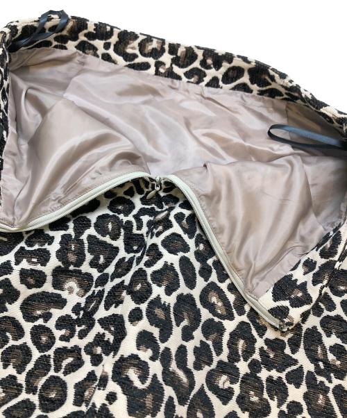 INDIVI（インディヴィ）INDIVI (インディヴィ) レオパード ジャカードストレートスカート ベージュ サイズ:40 未使用品の古着・服飾アイテム