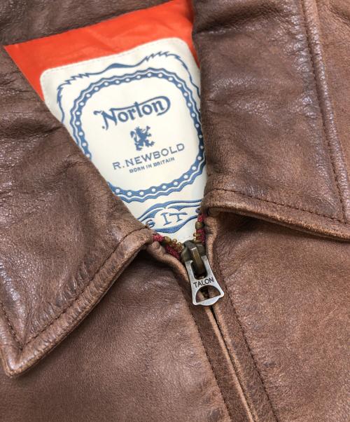 R.NEWBOLD（アールニューボールド）R.NEWBOLD (アールニューボールド) Norton (ノートン) ヴィンテージ加工レザージャケット ブラウン サイズ:Lの古着・服飾アイテム