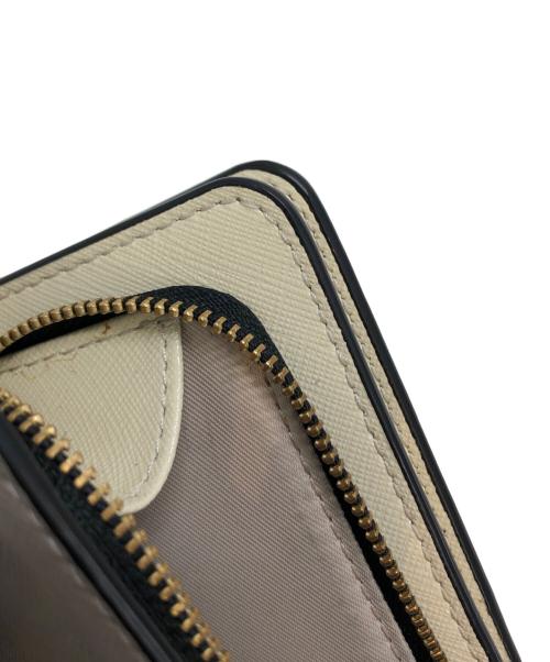 MARC JACOBS（マークジェイコブズ）MARC JACOBS (マーク ジェイコブス) ザ スナップショット ミニ コンパクトウォレット ベージュの古着・服飾アイテム