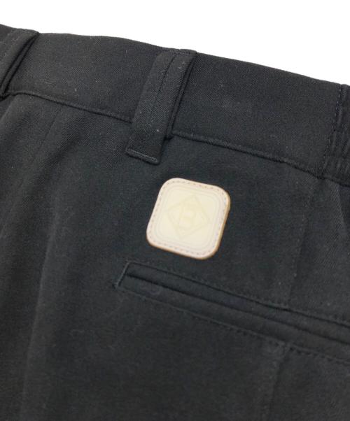 1piu1uguale3（ウノピュウノウグァーレトレ）1piu1uguale3 (ウノピュウノウグァーレトレ) パンツ ブラック サイズ:Vの古着・服飾アイテム