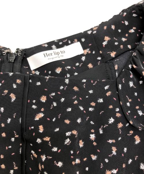 HER LIP TO（ハーリップトゥ）HER LIP TO (ハーリップトゥ) Slit Sleeve Floral Print ブラック サイズ:Mの古着・服飾アイテム