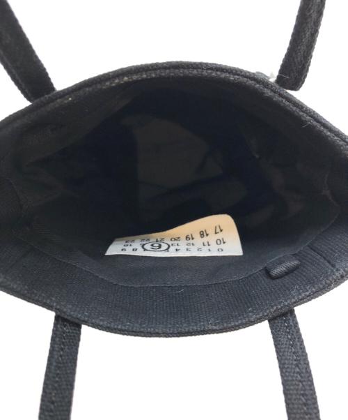 MM6 Maison Margiela（エムエムシックスメゾンマルジェラ）MM6 Maison Margiela (エムエムシックスメゾンマルジェラ) キャンバスショルダーバッグ ブラック 未使用品の古着・服飾アイテム