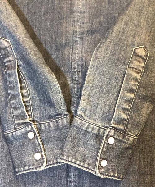 DSQUARED2（ディースクエアード）DSQUARED2 (ディースクエアード) スタッズデニムシャツ インディゴ サイズ:12Yの古着・服飾アイテム