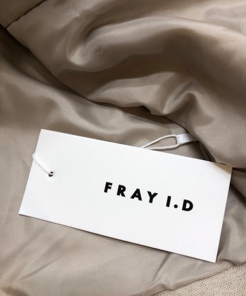 FRAY ID（フレイ アイディー）FRAY ID (フレイ アイディー) ピークドラペルスリーブレスダブルジャケット ベージュ 未使用品の古着・服飾アイテム