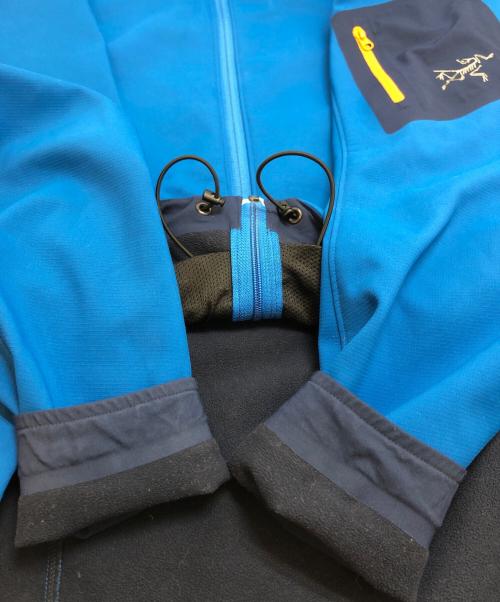 ARC'TERYX（アークテリクス）ARC'TERYX (アークテリクス) ソフトシェルジャケット ブルー サイズ:Ｓの古着・服飾アイテム