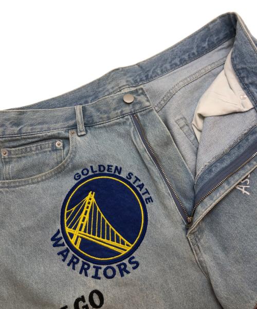 NBA（エヌビーエー）NBA (エヌビーエー) FREAK'S STORE (フリークストア) 別注NBA チーム刺繍 ビックシルエット デニムショーツ インディゴ サイズ:Mの古着・服飾アイテム