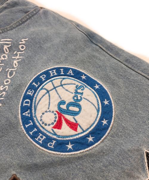 NBA（エヌビーエー）NBA (エヌビーエー) FREAK'S STORE (フリークストア) 別注NBA チーム刺繍 ビックシルエット デニムショーツ インディゴ サイズ:Mの古着・服飾アイテム
