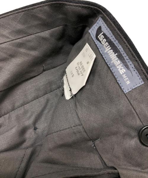 ISSEY MIYAKE MEN（イッセイミヤケメン）ISSEY MIYAKE MEN (イッセイミヤケメン) 2タックパンツ グレー サイズ:Mの古着・服飾アイテム