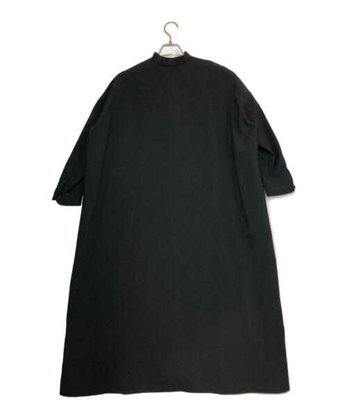 NO CONTROL AIR（ノーコントロールエアー）no control air (ノーコントロールエアー) デッドエアポリエステル高密度バックサテンスタンドカラーワンピース ブラック サイズ:38の古着・服飾アイテム