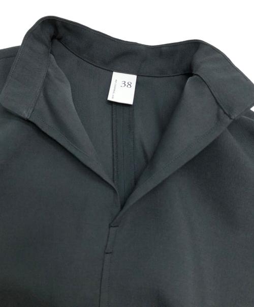 NO CONTROL AIR（ノーコントロールエアー）no control air (ノーコントロールエアー) デッドエアポリエステル高密度バックサテンスタンドカラーワンピース ブラック サイズ:38の古着・服飾アイテム