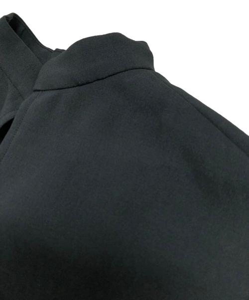 NO CONTROL AIR（ノーコントロールエアー）no control air (ノーコントロールエアー) デッドエアポリエステル高密度バックサテンスタンドカラーワンピース ブラック サイズ:38の古着・服飾アイテム