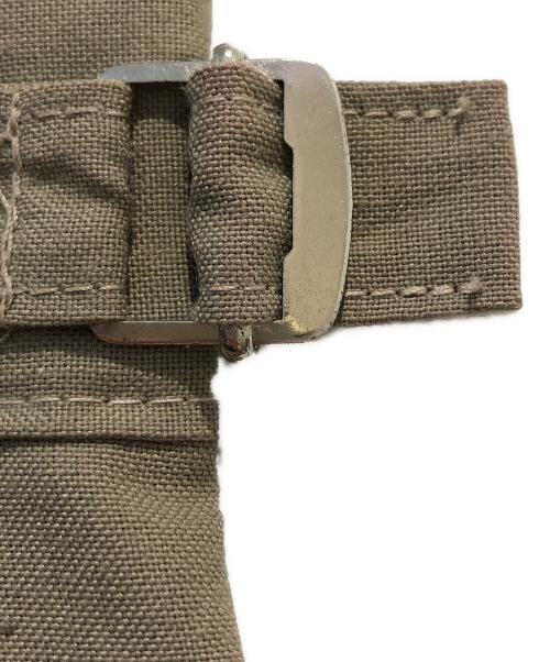 TOGA PULLA（トーガ プルラ）TOGA PULLA (トーガ プルラ) j.compton sons&webb スタッズ加工ミリタリーパンツ ベージュ サイズ:176/92/76の古着・服飾アイテム