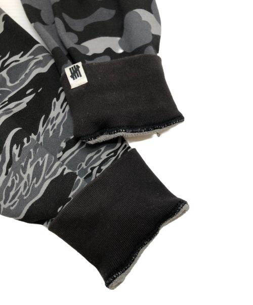 A BATHING APE（ア ベイシング エイプ）A BATHING APE (ア ベイシング エイプ) UNDEFEATED (アンディフィーテッド) Tiger Shark Half Full Zip Hoodie ブラック サイズ:Mの古着・服飾アイテム