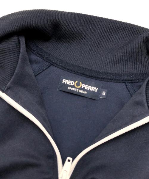 FRED PERRY（フレッドペリー）FRED PERRY (フレッドペリー) ロゴトラックジャケット ネイビー サイズ:Sの古着・服飾アイテム
