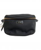 Kate Spadeケイトスペード）の古着「ロゴプレートウエストバッグ」｜ブラック