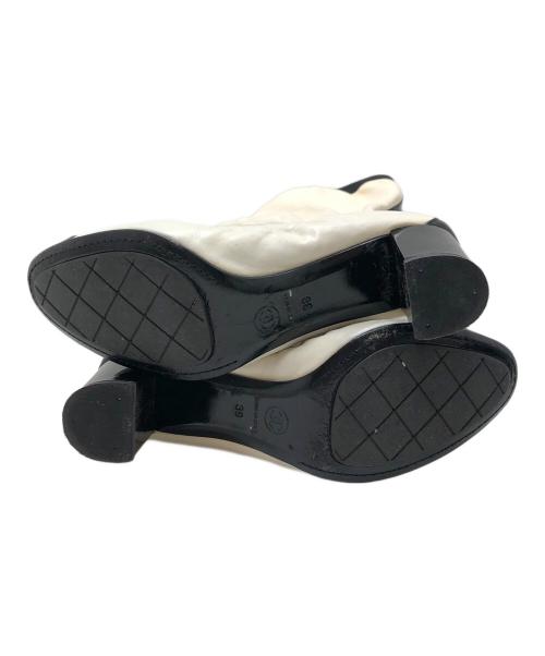 CHANEL（シャネル）CHANEL (シャネル) ココマークバイカラーブーツ アイボリー サイズ:39の古着・服飾アイテム